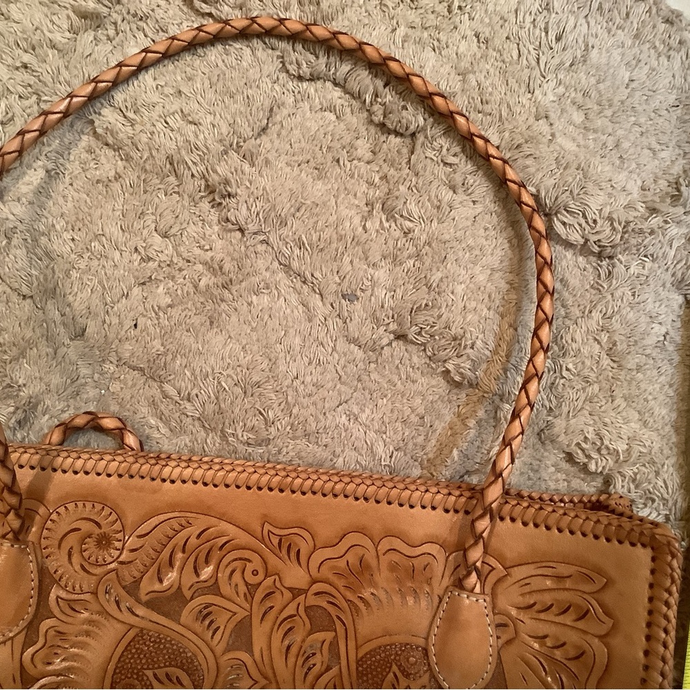 Hand Tooled Leather handbag - Picture 7 of 9